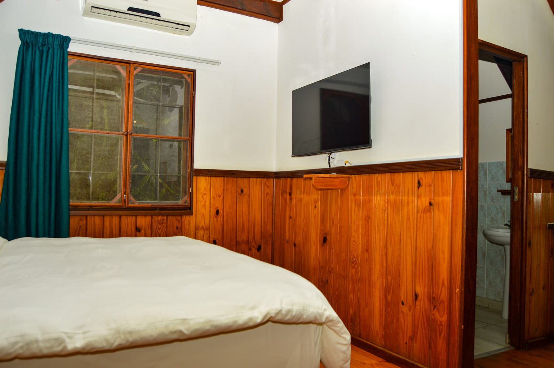 Standard Chalet bedroom with TV and air conditioning